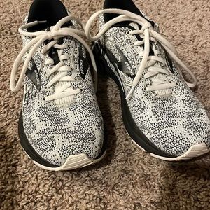 Brookes NWOT running shoes